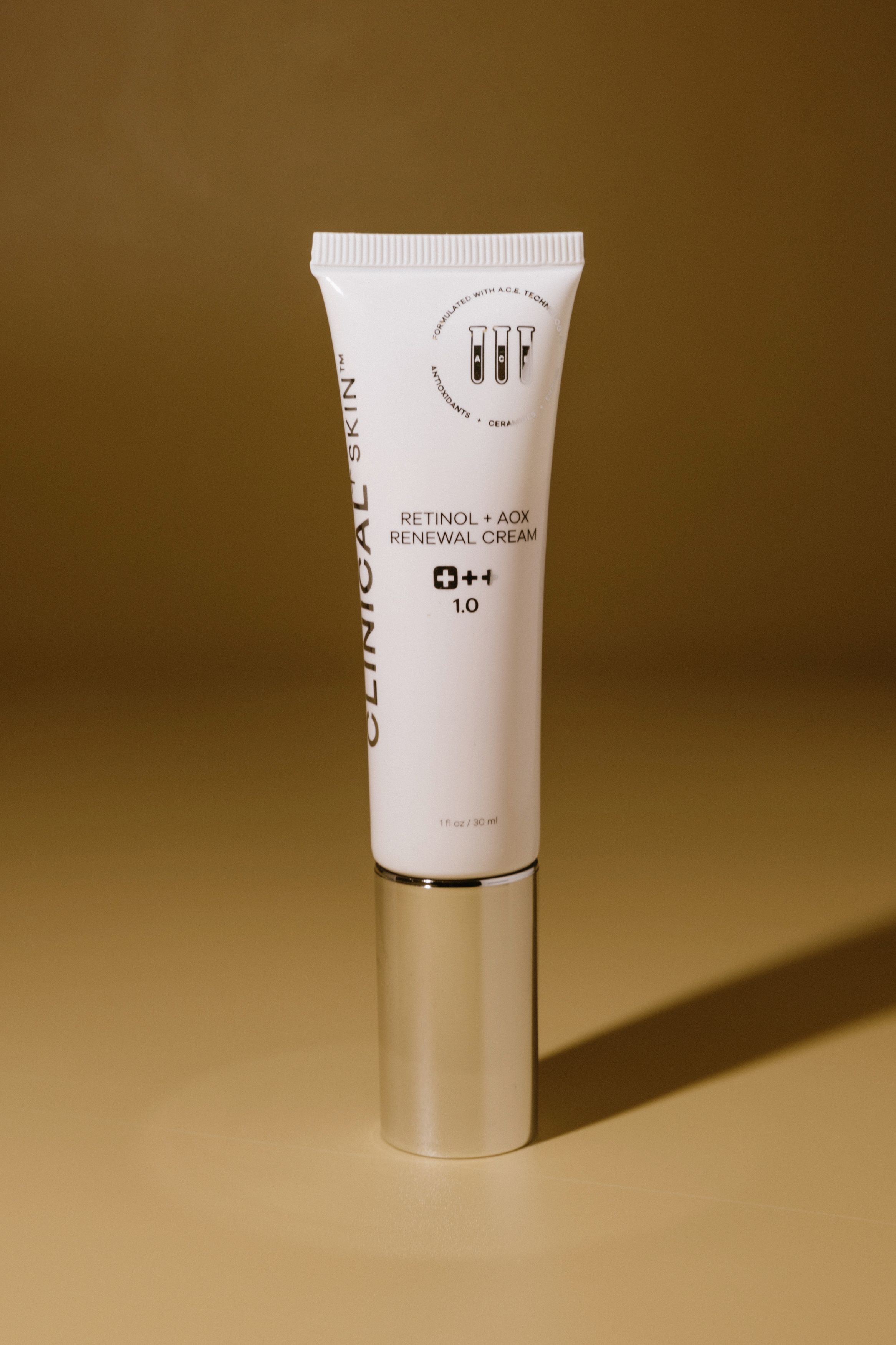 

Крем с ретинолом и антиоксидантами для обновления кожи CLINICAL SKIN Retinol + AOX Renewal Cream 30ml