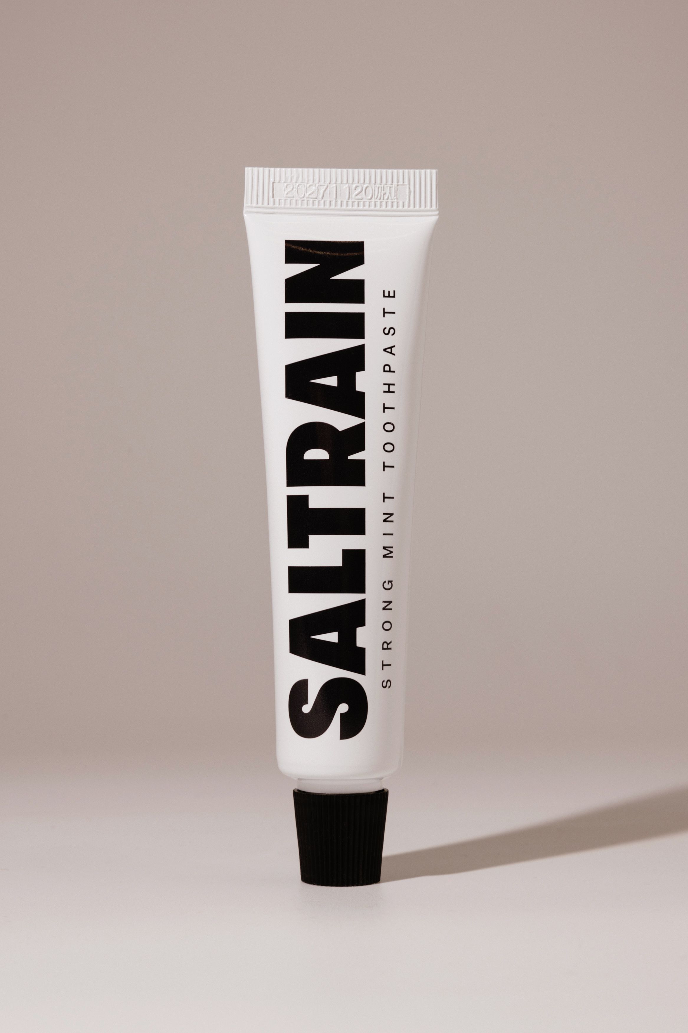 Мини профилактическая зубная паста SALTRAIN Mini Black Gray Salt Toothpaste 30g