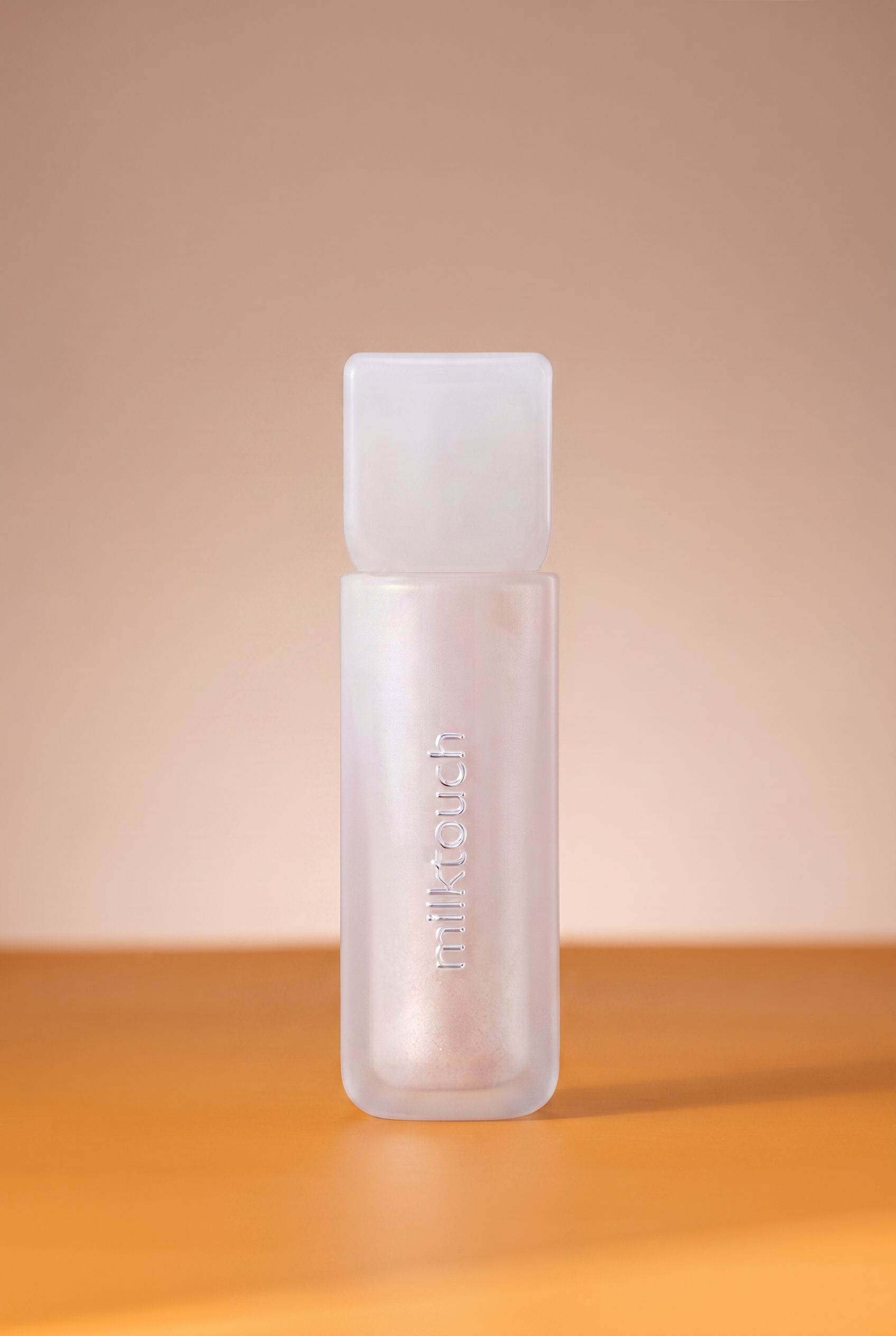 

Блеск для губ [01 Honey Dew] milktouch Dew Stain Sheer Aurora Gloss 4г
