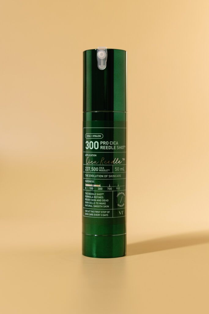 Сыворотка - бустер с микроиглами для чувствительной кожи  VT Pro Cica Reedle Shot 300 50ml