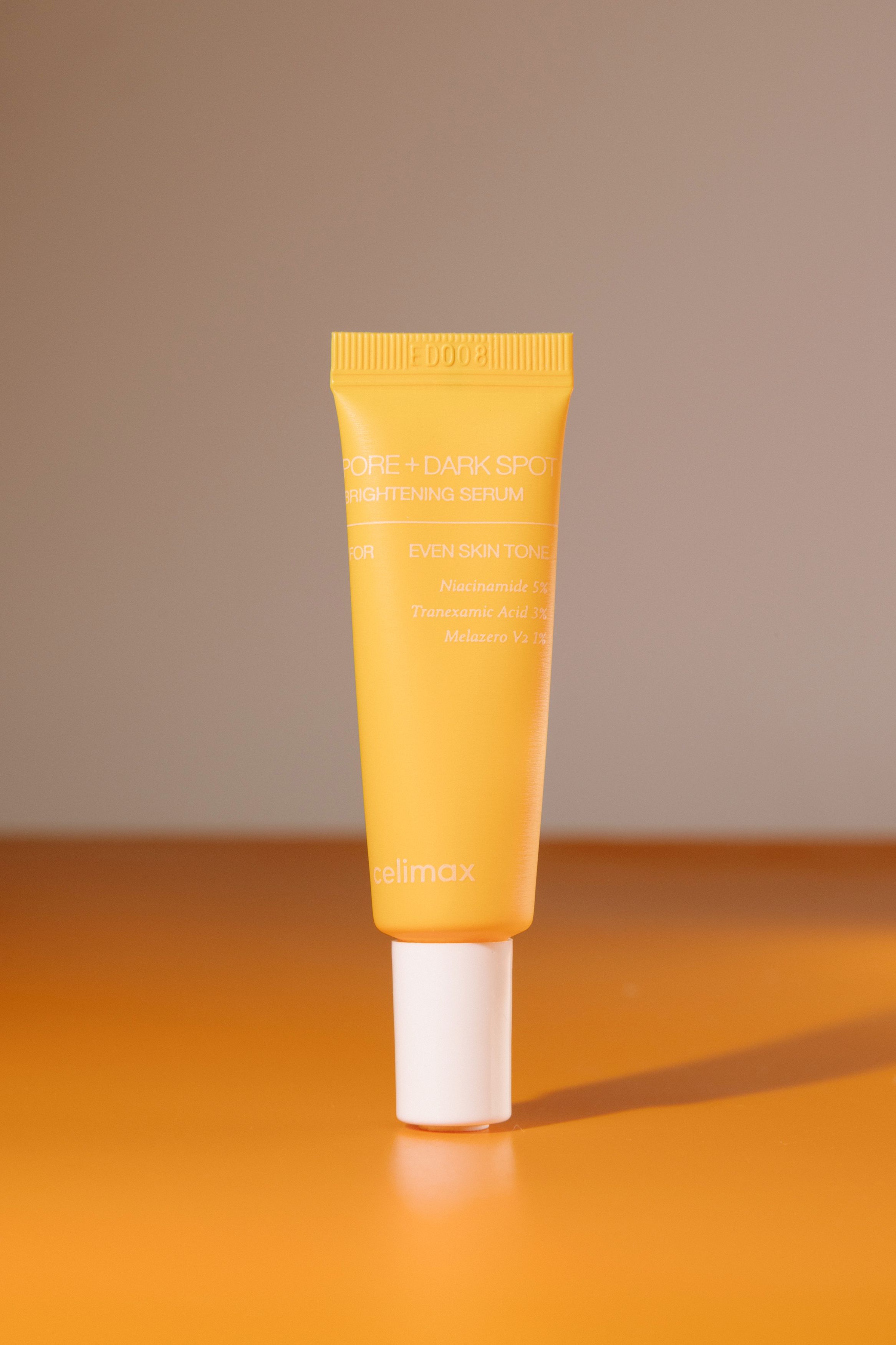 

Осветляющая сыворотка против пигментации Celimax Pore + Dark Spot Brightening Serum 10ml