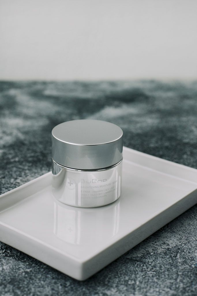 Отбеливающий питательный крем для чистого и ровного тона кожи Bueno Brightening Moisture Cream 80g